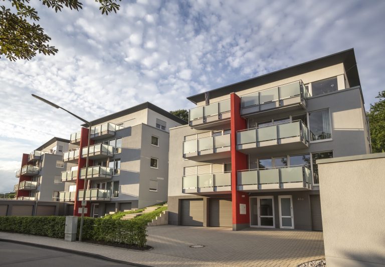 Mehr über den Artikel erfahren Die drei modernen Stadthäuser sind fertiggestellt!