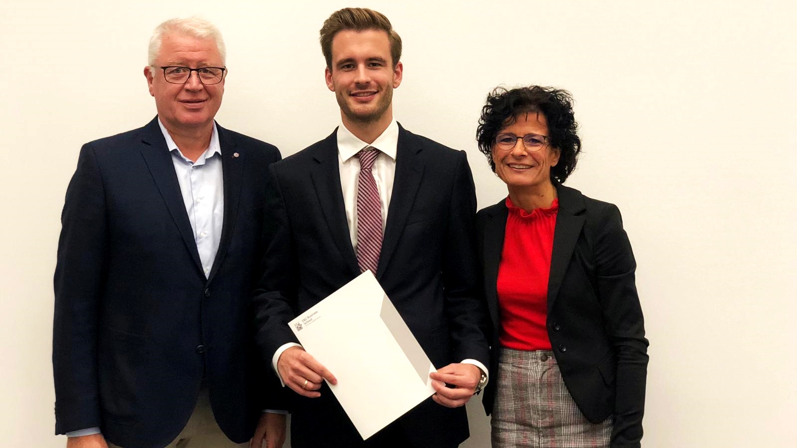 Du betrachtest gerade Studium erfolgreich abgeschlossen